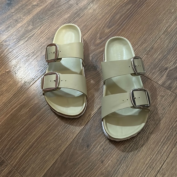Madden Girl Shoes - Madden Girl Sandals. Like New.